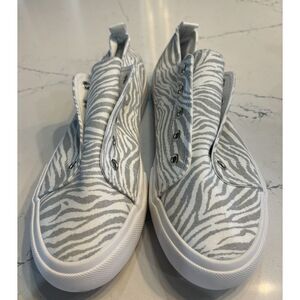 Sierra‎ Memory Foam Ladies Slip In Tennis Shoe. Sz 9 NWOT White Zebra